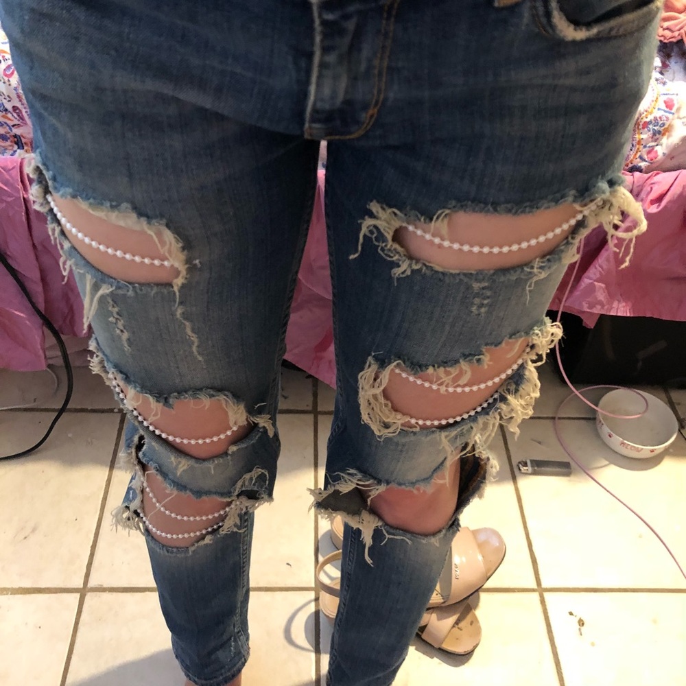 Pearl distressed ripped jeans Zara size 4 - Picture 2 of 3